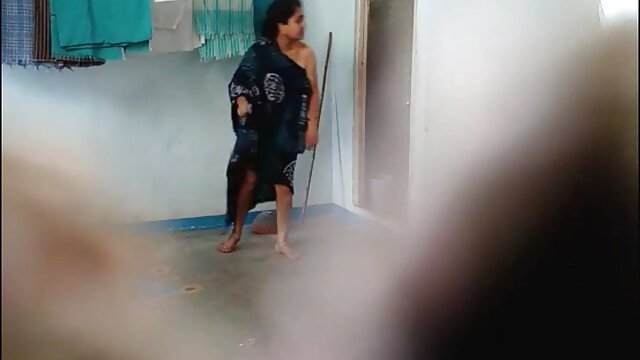 Busty TS Estela Duarte filme pornográfico caseiro Gangbanged & Takes 11 Cumshots