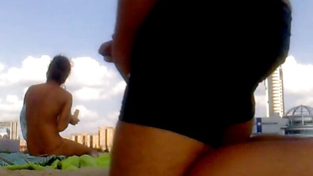 Daniela Matarazzo porno jogando video game