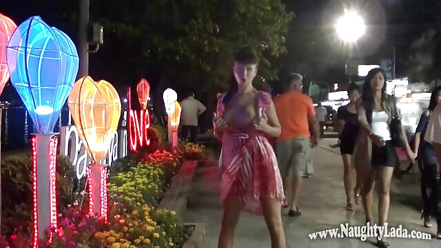 O Anjo Mau-Tailandês Jakki saca o seu vídeo pornô de professora Jism 1080p